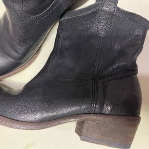 Frye Carson black 6.5 B leather boots 77031 short cowgirl Boots bootie Women